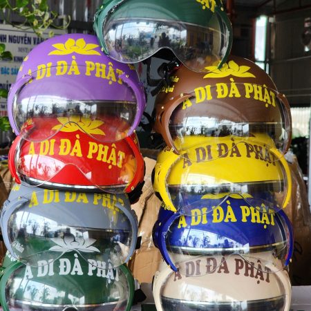 Mũ bảo hiểm có kính